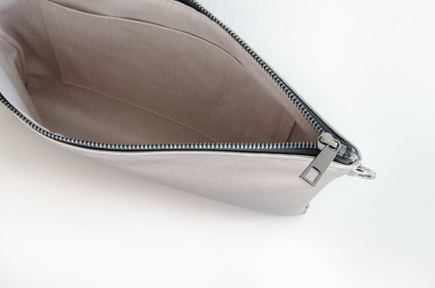 VLLR NY Pouch Bag (Dark Silver)